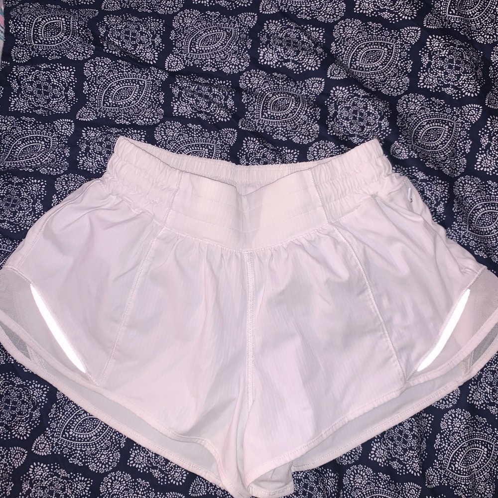 Lululemon White Hotty Hot Shorts 2.5”